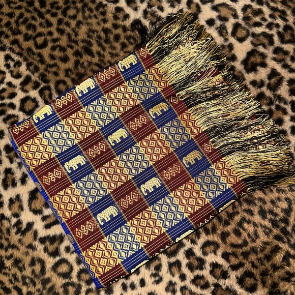 NWOT: Safari Elephant Extremely Large Shoulder Scarf/Wrap 78’ Length x 40’ Wide - Picture 3 of 10